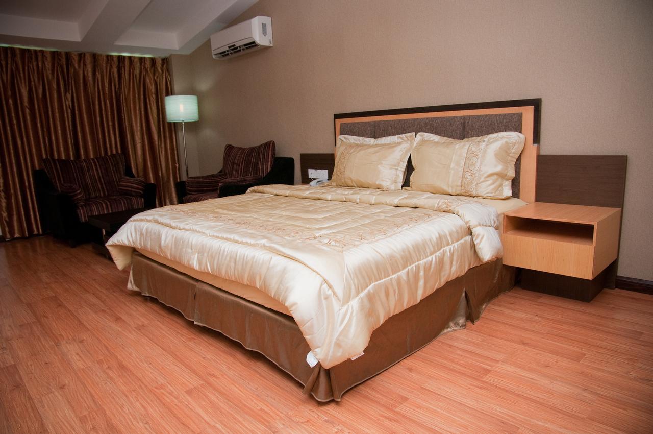 Kemena Hotel Бинтулу Екстериор снимка