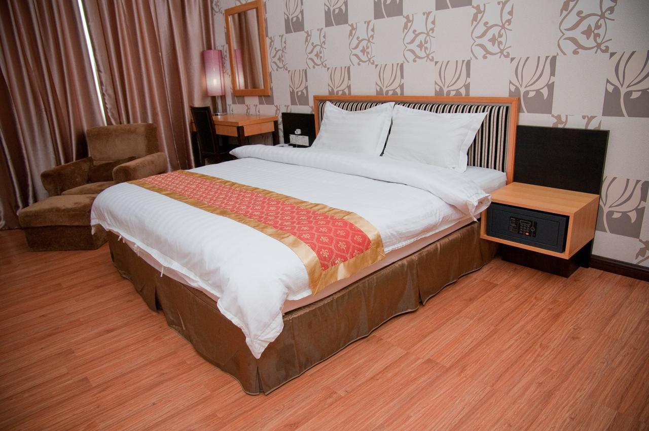 Kemena Hotel Бинтулу Екстериор снимка